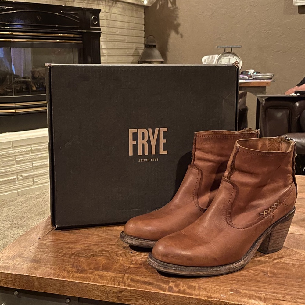 Frye Leslie Artisan Short Boots
